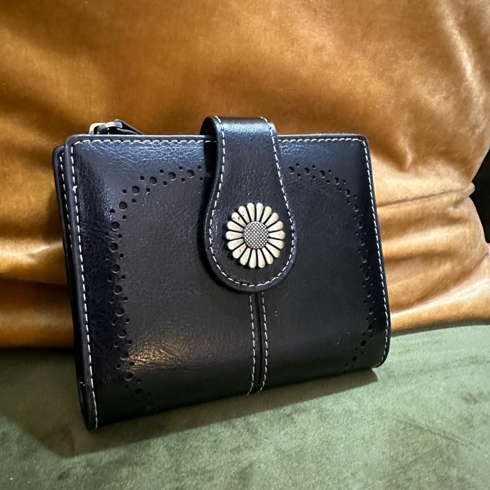 Sendefn Small Black Wallet NWOT